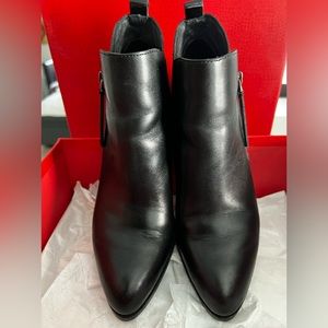 Donald J Pliner black leather boots size 7 1/2